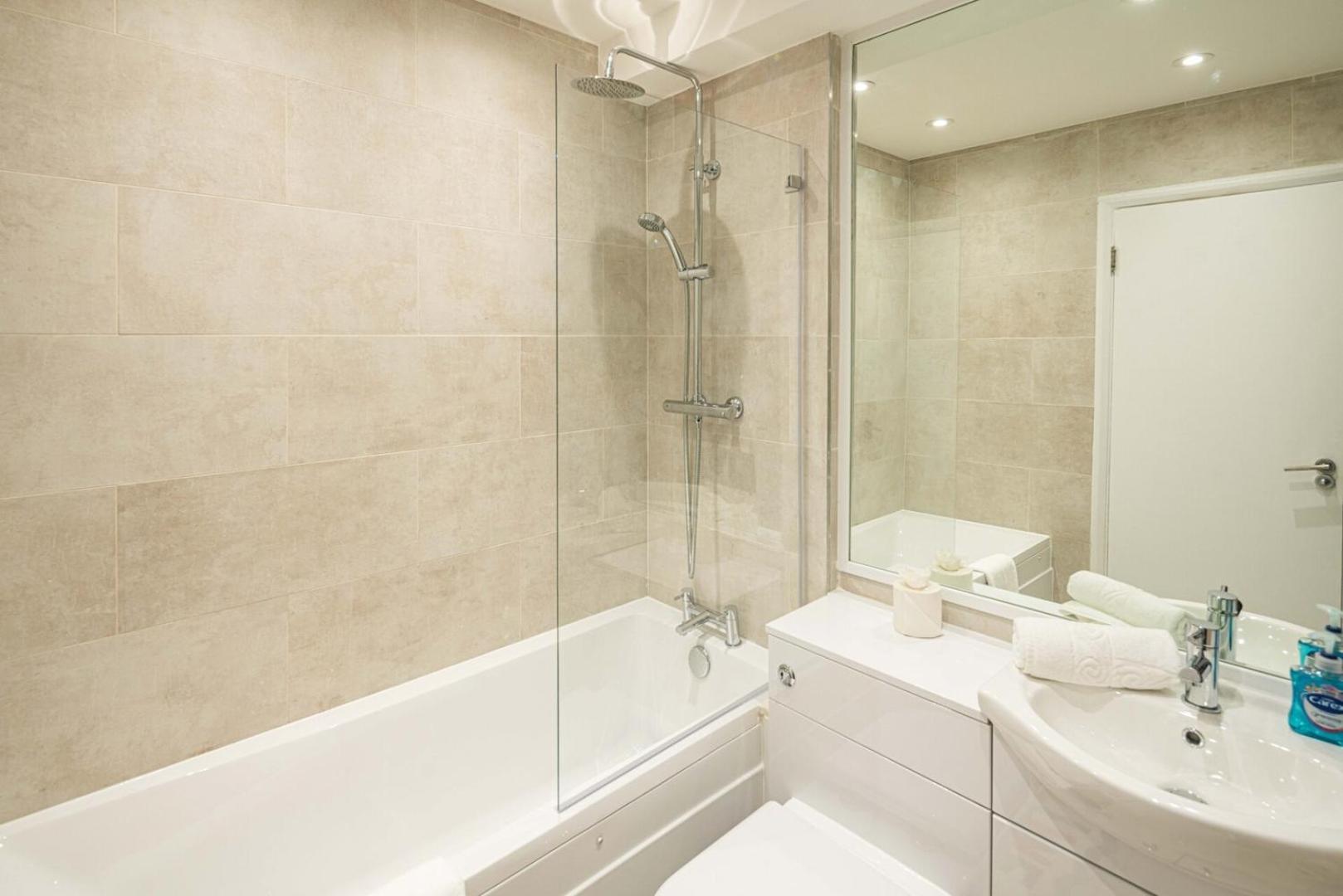 Modern 2br Flat In Soho London